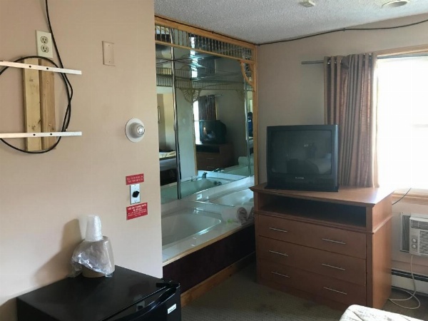 Capri Motel image 20