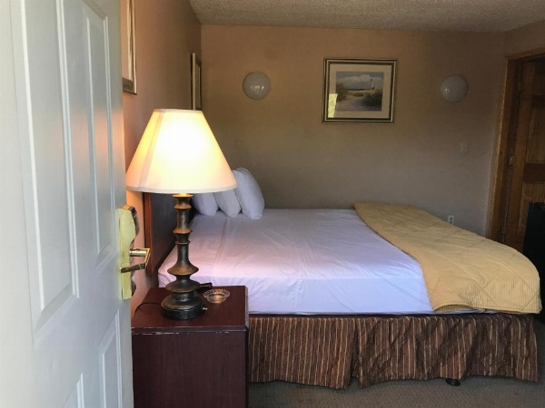 Capri Motel image 23