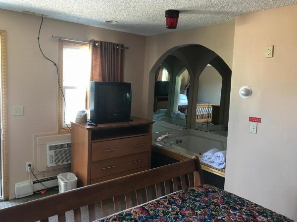 Capri Motel image 31