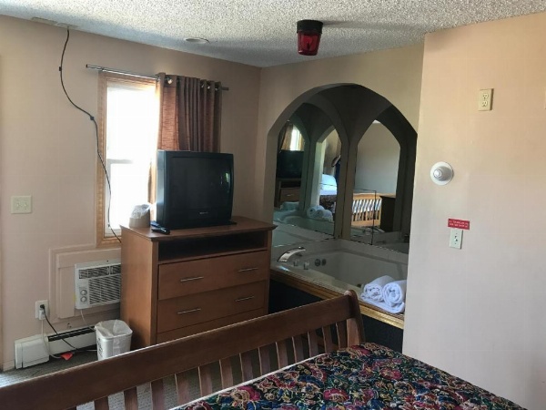 Capri Motel image 32