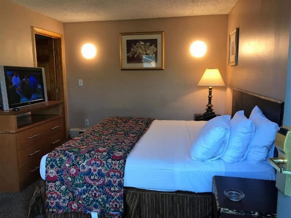 Capri Motel image 9